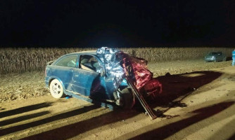 IRMÃOS E MOTORISTA DE CARRO MORREM EM COLISÃO COM CARRETA NO MUNICÍPIO DE MINEIROS