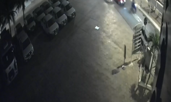 Carro bate contra bomba em posto de combustível em Mineiros