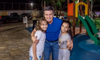 MINEIROS: Prefeito Aleomar Rezende inaugura novo parque infantil