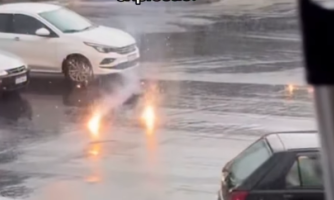 Chuva forte em Goiânia causa explosão de transformador e cabo de energia pega fogo na T-7