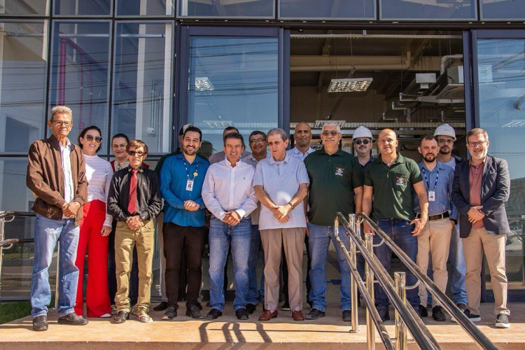 Prefeito Aleomar acompanha reta final das obras da Escola Sesi Senai em Mineiros