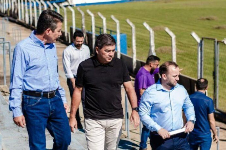 Aleomar Rezende realiza vistoria técnica no Estádio Odilon Flores