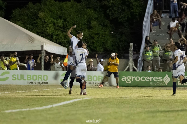 Com gol de Bosco, Mineiros EC supera o Bom Jesus e faz a festa no Odilon Flores