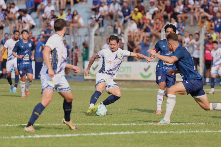 Mineiros vence o Grêmio Anápolis por 3 a 0 e chega aos 16 pontos na Divisão de Acesso