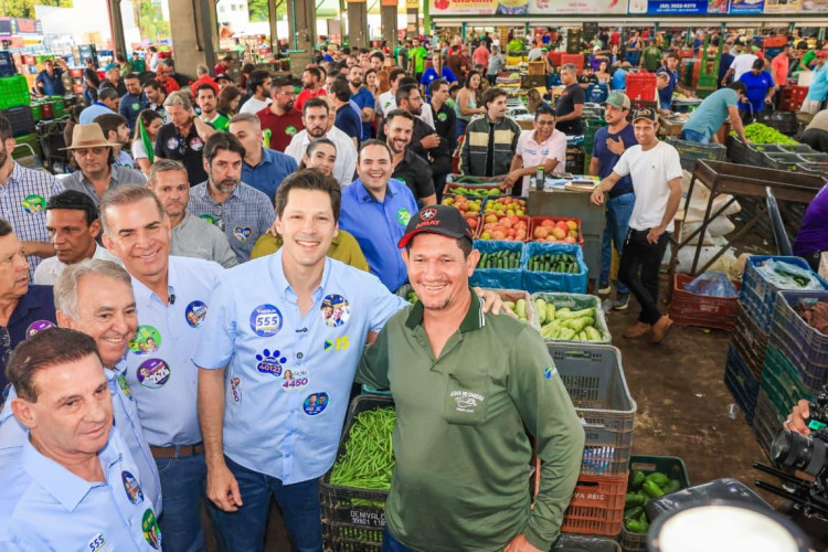 Na Ceasa, Daniel Vilela mostra força junto a produtores e comerciantes