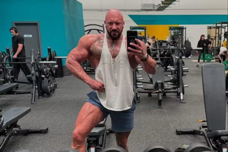 Fisiculturista Mateusz Chmura morre aos 33 anos após passar mal durante competição na Inglaterra